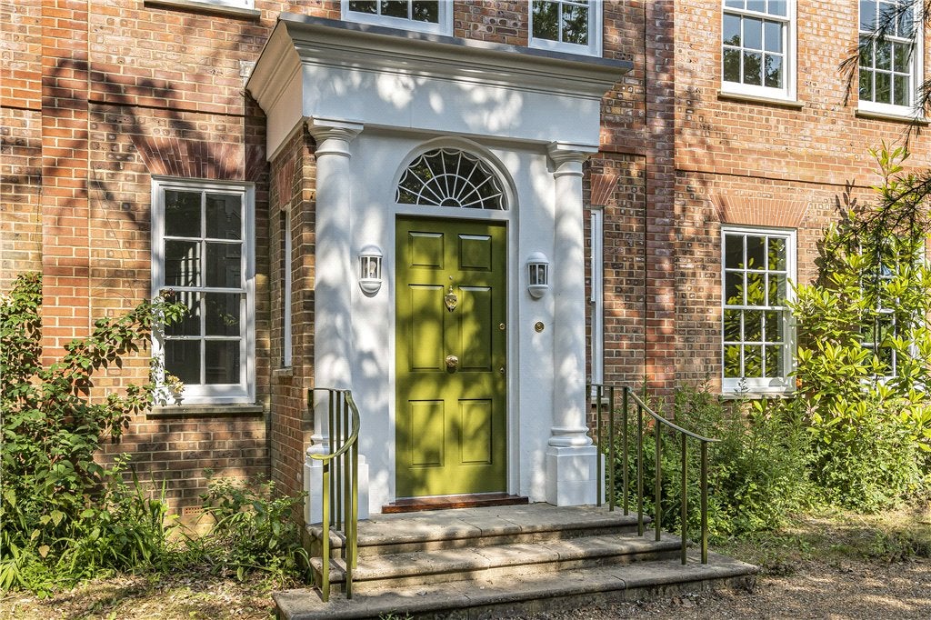 House Aldershot Road in Guildford