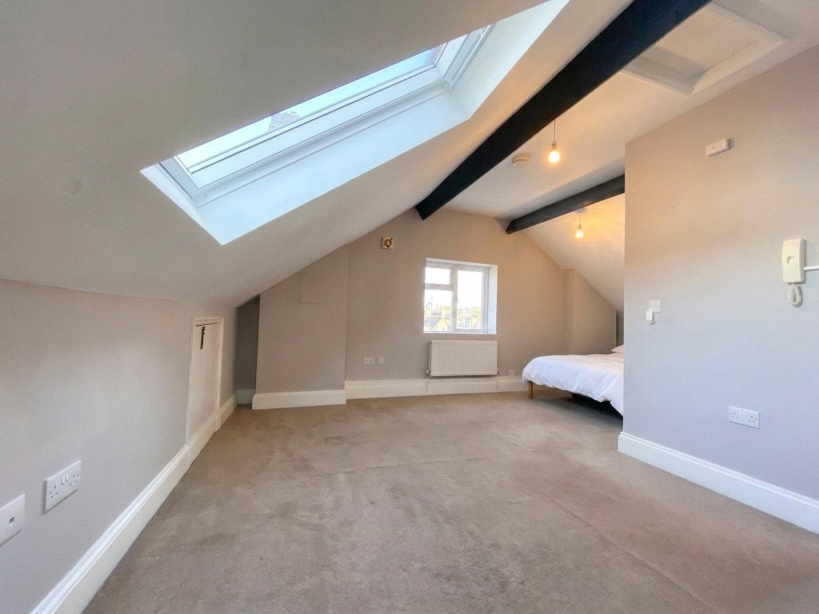 Flat Hotwell Road in Bristol