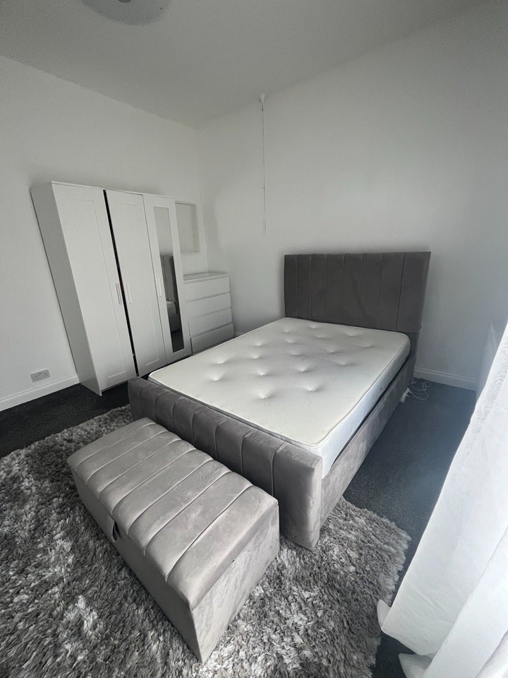 House Moorfield Grove in Bolton