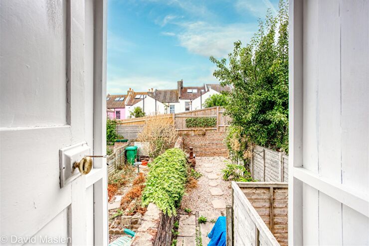 Flat Crescent Road in Brighton