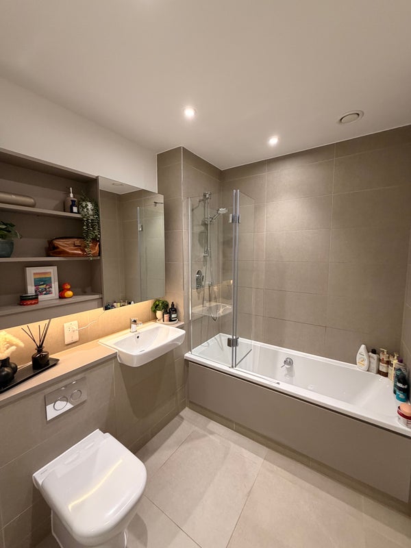 Room Sleaford Street in Greater London
