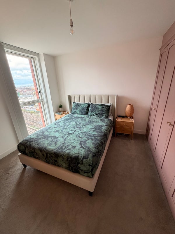 Room Sleaford Street in Greater London