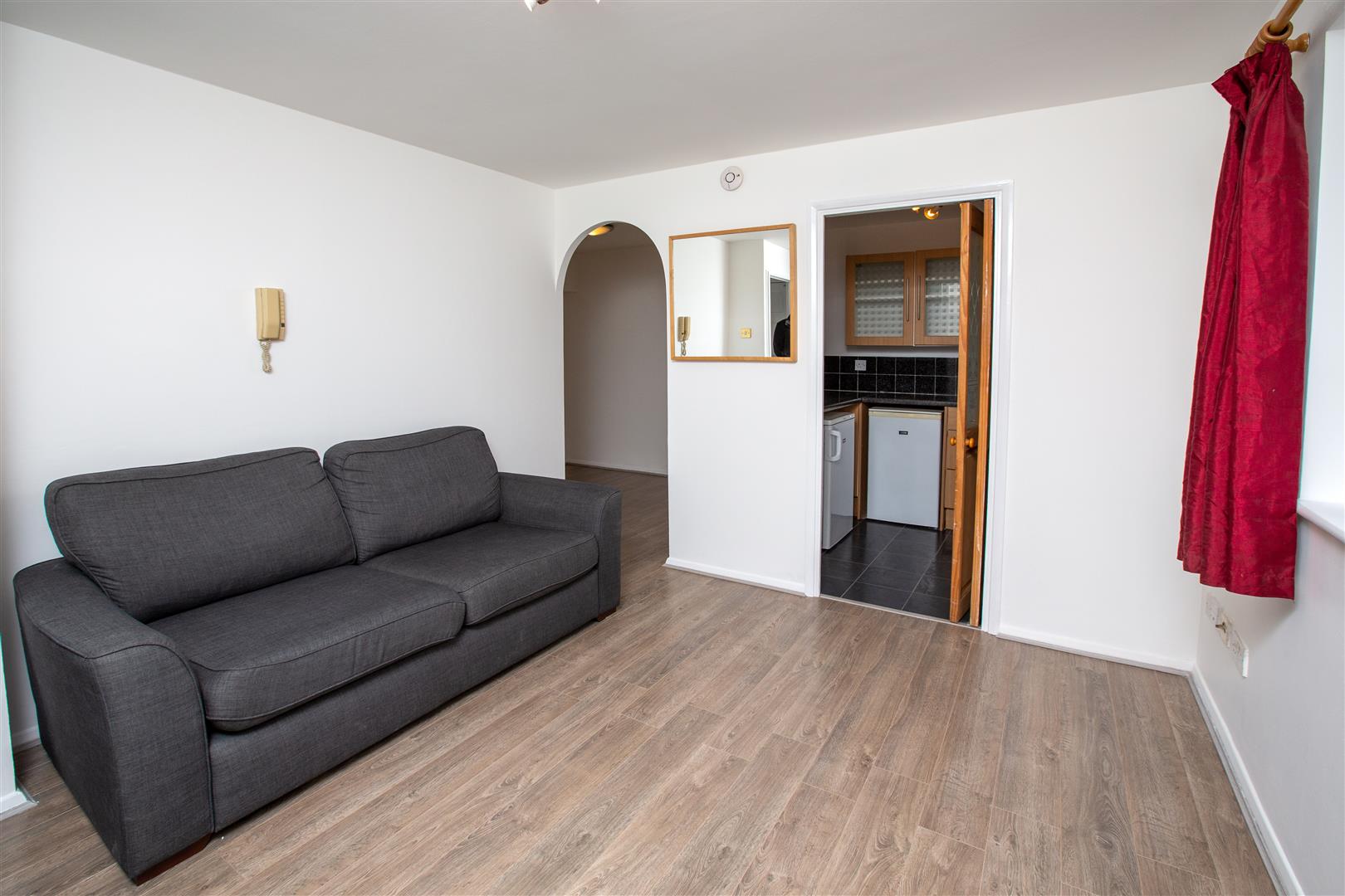 Flat Westferry Road in Greater London