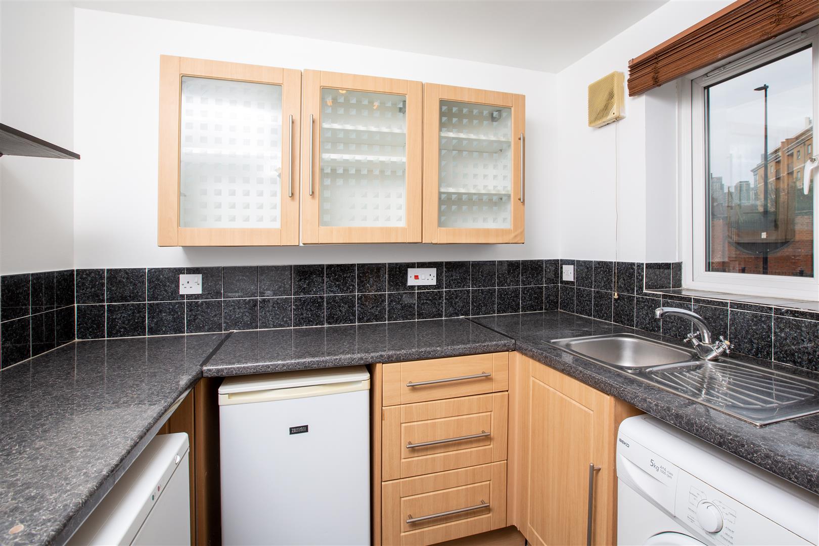 Flat Westferry Road in Greater London