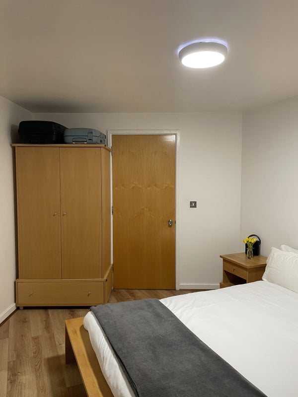 Room Plough Way in Greater London