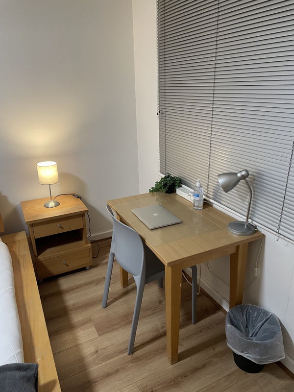 Room Plough Way in Greater London