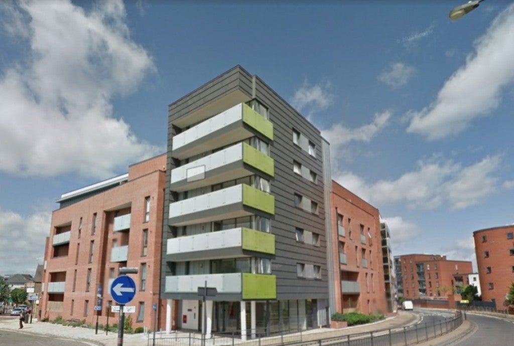 Flat Canning Road in Greater London