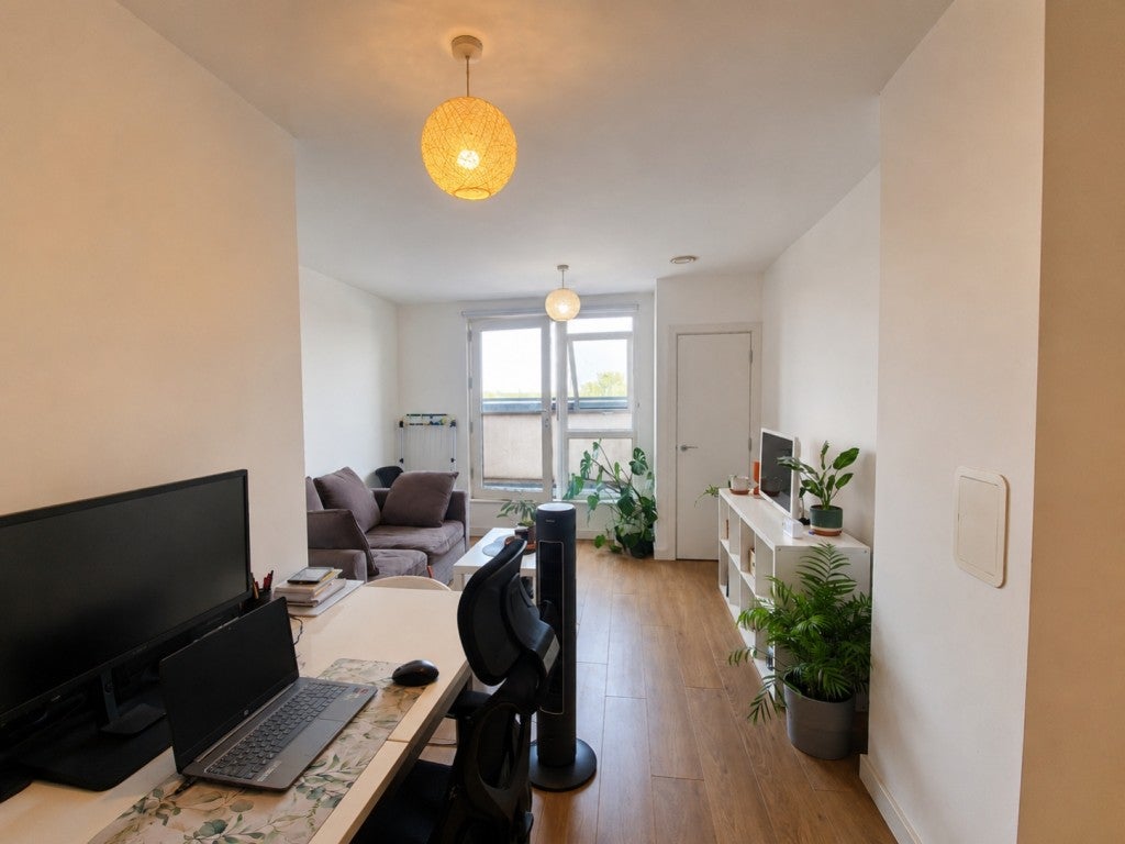 Flat Canning Road in Greater London