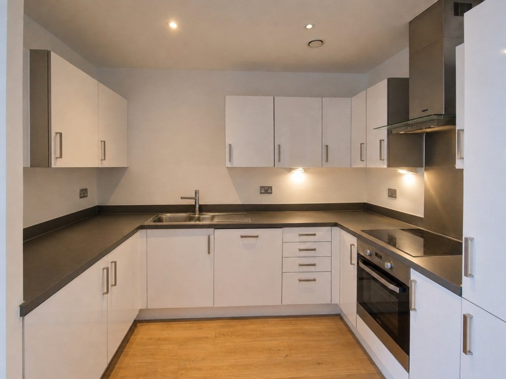 Flat Canning Road in Greater London