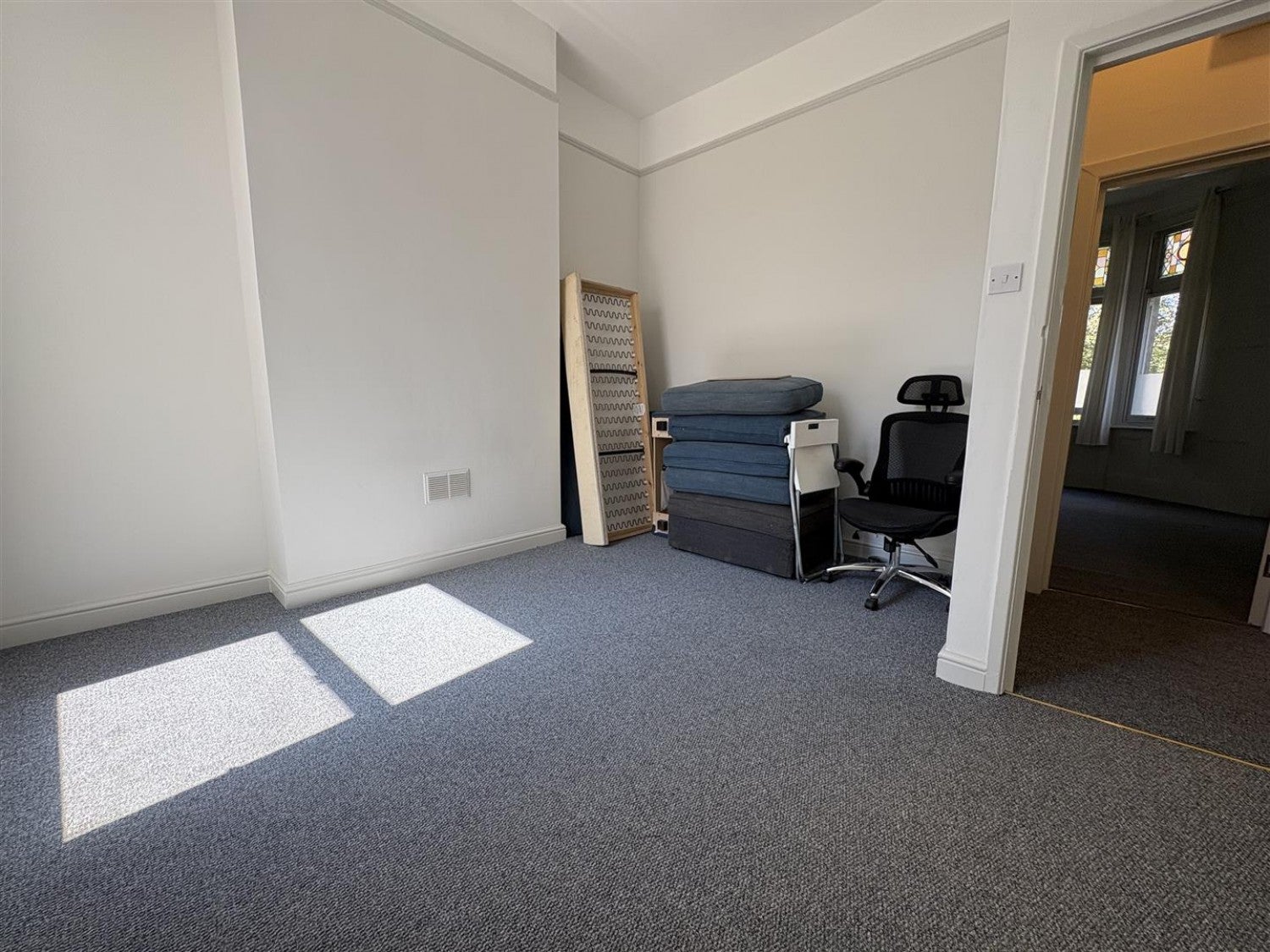 Flat Ninian Road in Cardiff