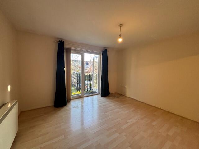 Flat The Moorings in Swindon