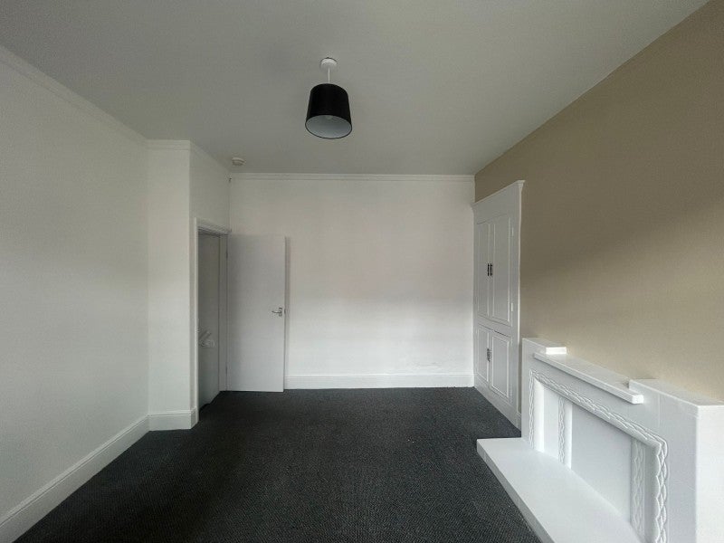 House Longroyd Grove in Leeds