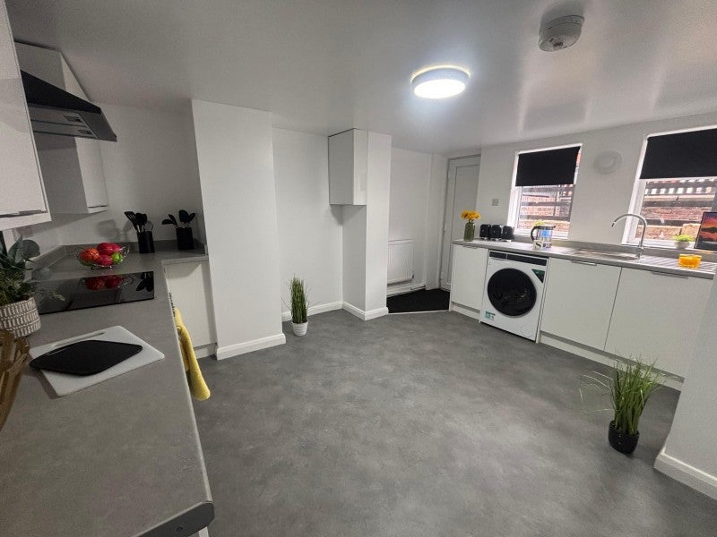 House Longroyd Grove in Leeds