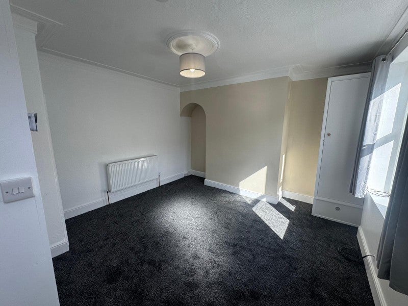 House Longroyd Grove in Leeds
