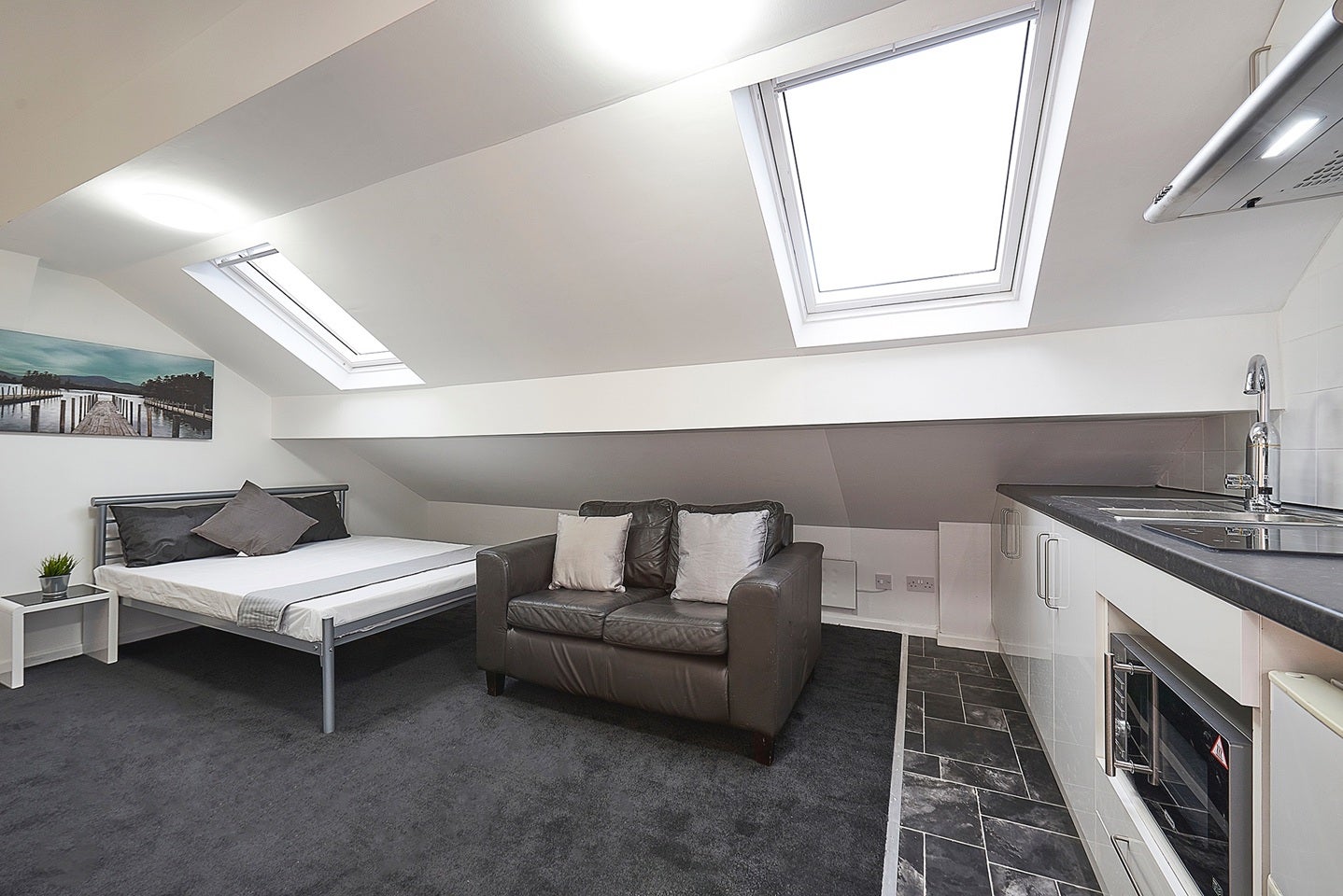 Room Gilda Brook Road in Salford