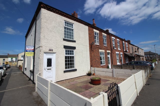 House Thomas Street in Hindley