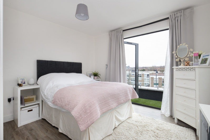 Flat Mitcham Road in Greater London