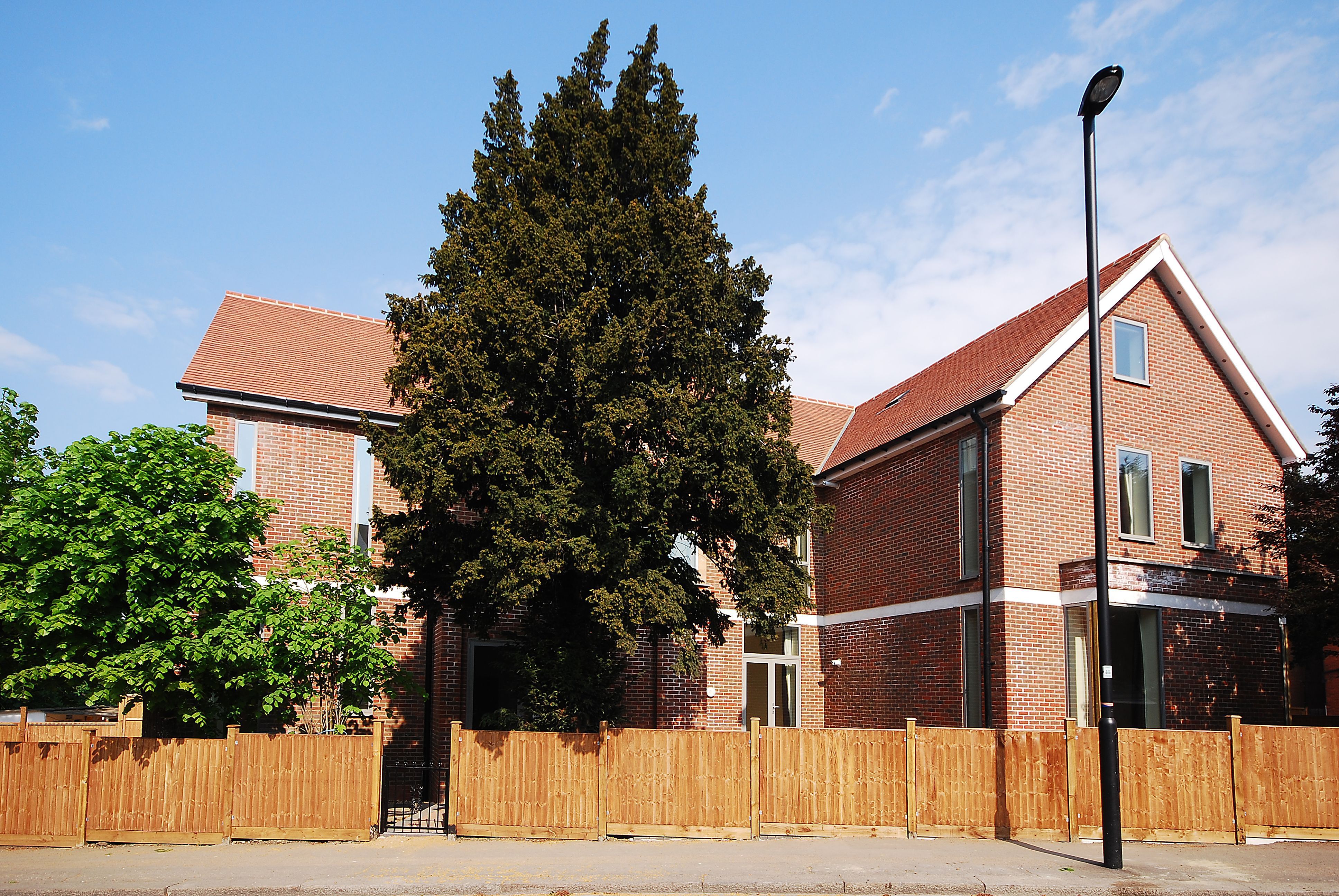 Flat Gleneldon Road in Greater London