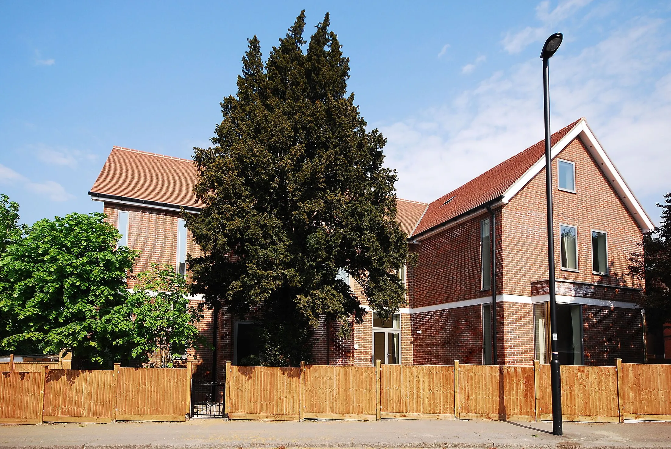 Flat Gleneldon Road in Greater London