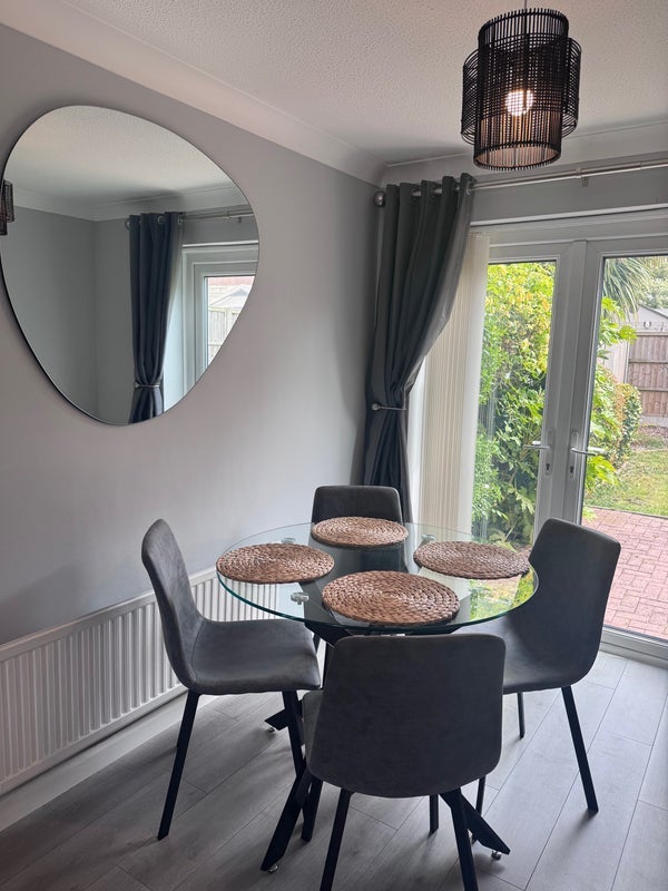Room Huckley Way in Bristol