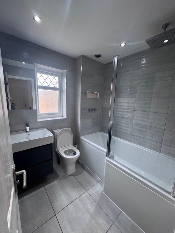 Room Huckley Way in Bristol