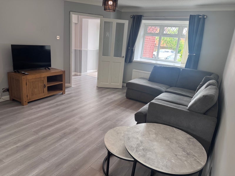Room Huckley Way in Bristol