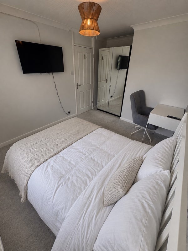Room Huckley Way in Bristol