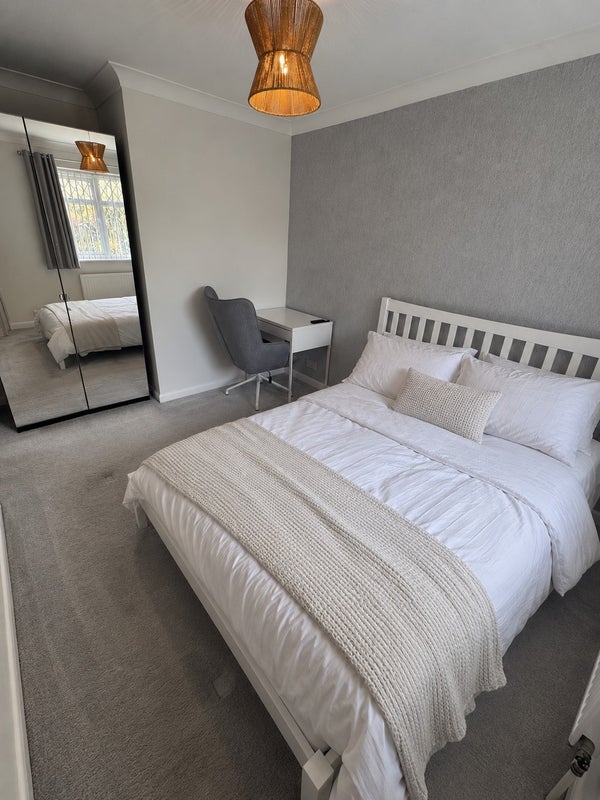 Room Huckley Way in Bristol