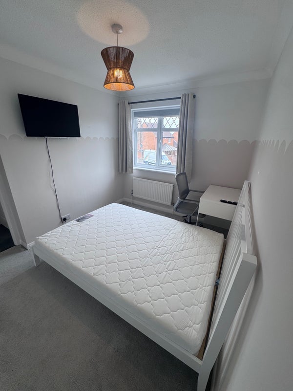 Room Huckley Way in Bristol