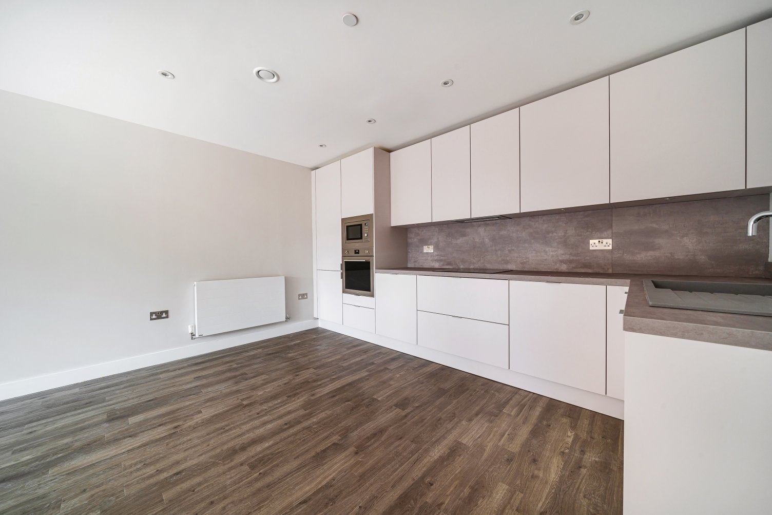 Flat Castleridge Drive in Dartford