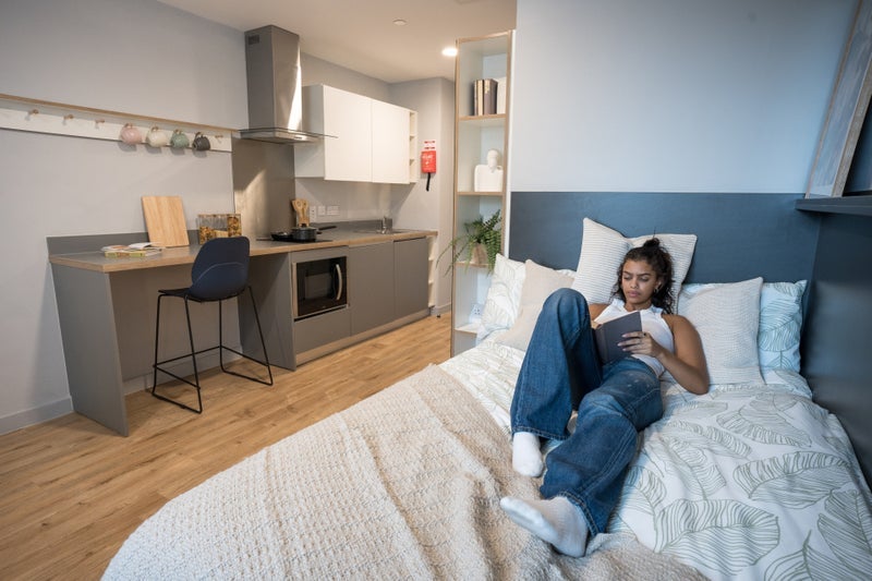Room Glossop Road in Cardiff