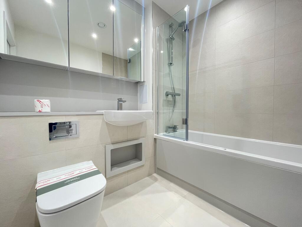 Flat Albert Road in Greater London