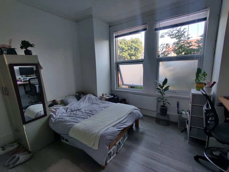 Room Lansdowne Road in Greater London