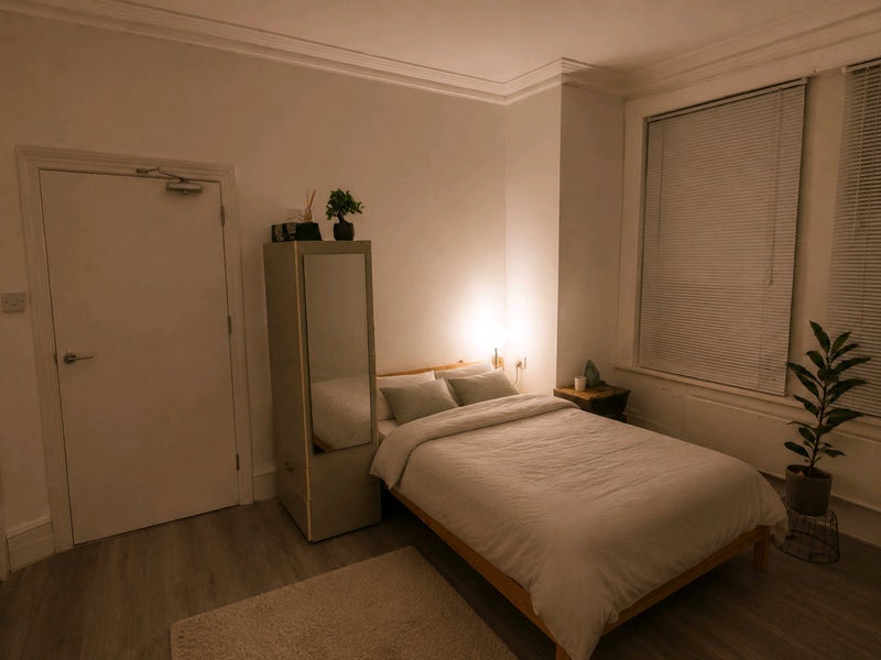 Room Lansdowne Road in Greater London