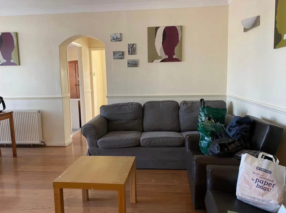 Flat Longbridge Road in Greater London