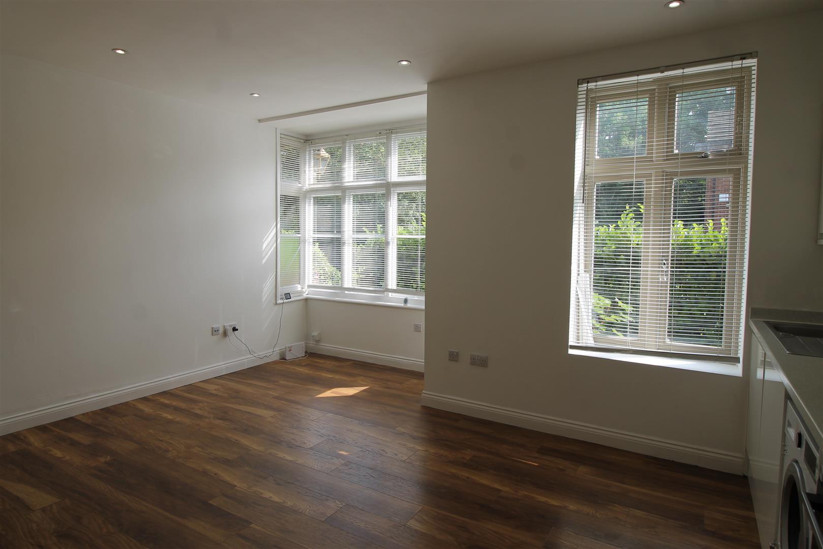 Flat Gordon Road in High Wycombe