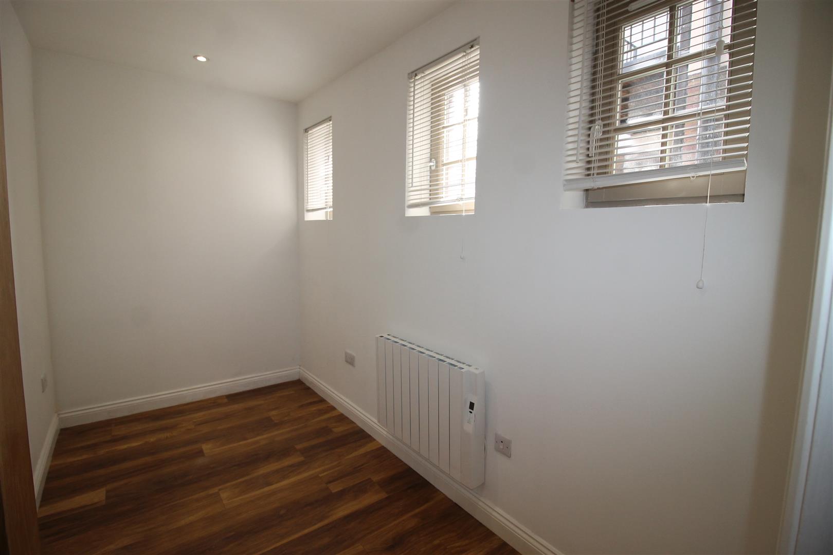 Flat Gordon Road in High Wycombe