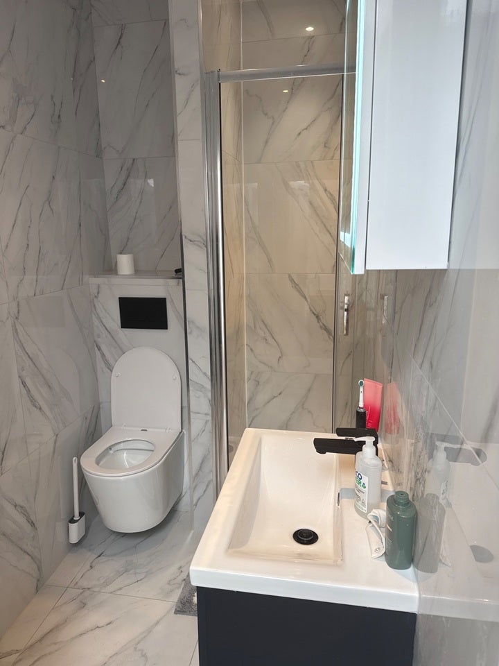 Room Halford Road in Greater London