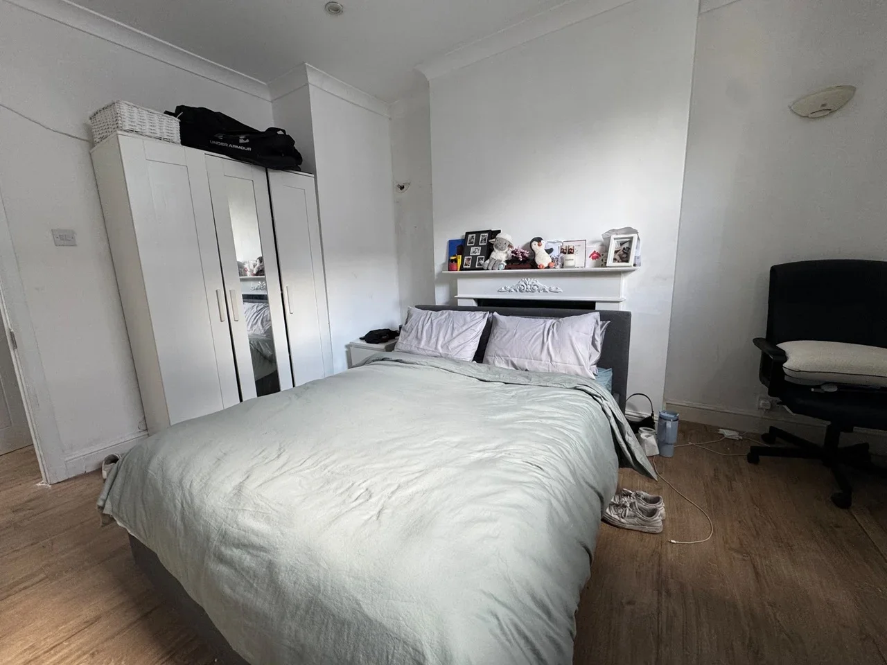 Room Halford Road in Greater London