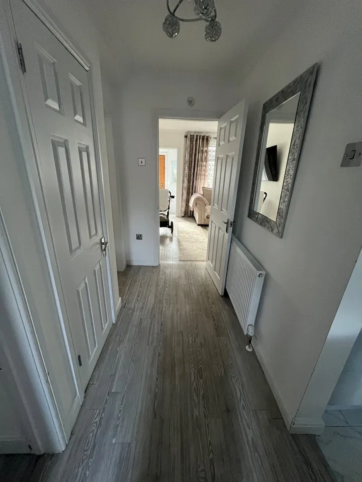 Flat Harrow Drive in Greater London