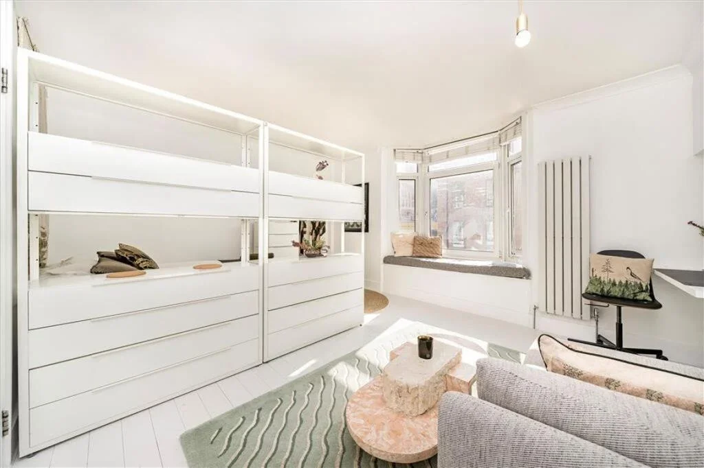 Flat Brockley Cross in Greater London