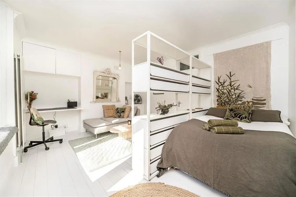 Flat Brockley Cross in Greater London