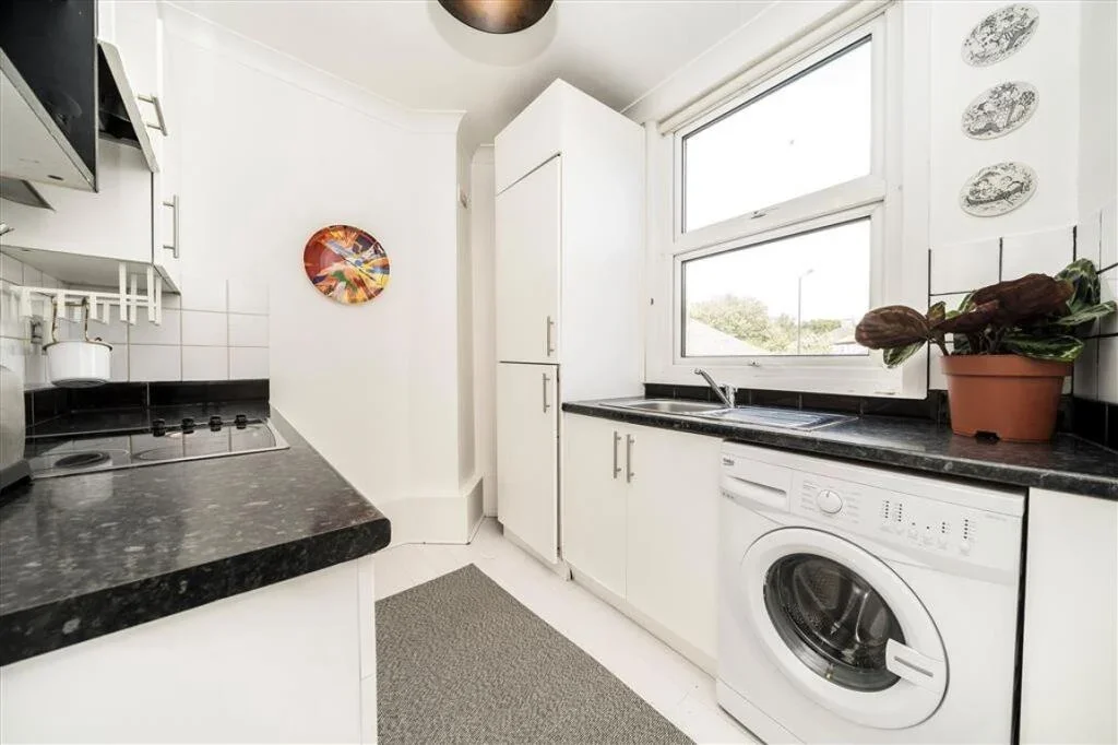 Flat Brockley Cross in Greater London