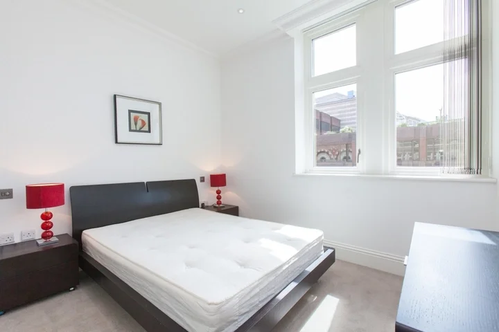 Flat Bridle Mews in Greater London
