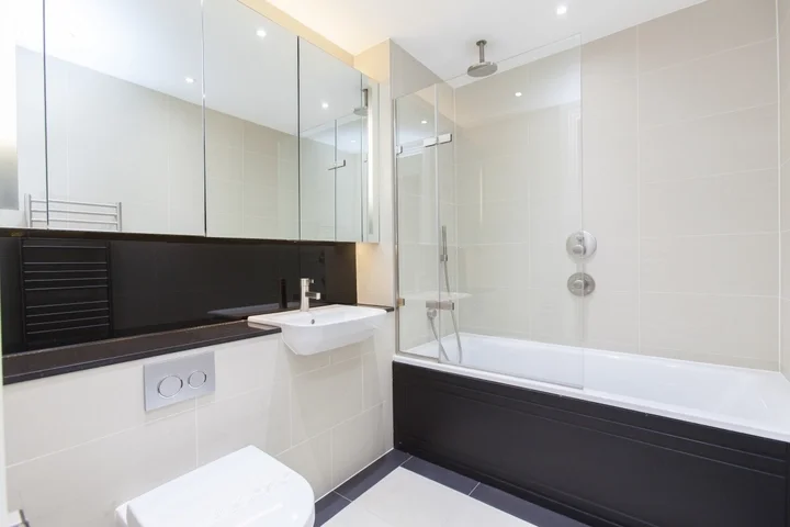Flat Bridle Mews in Greater London