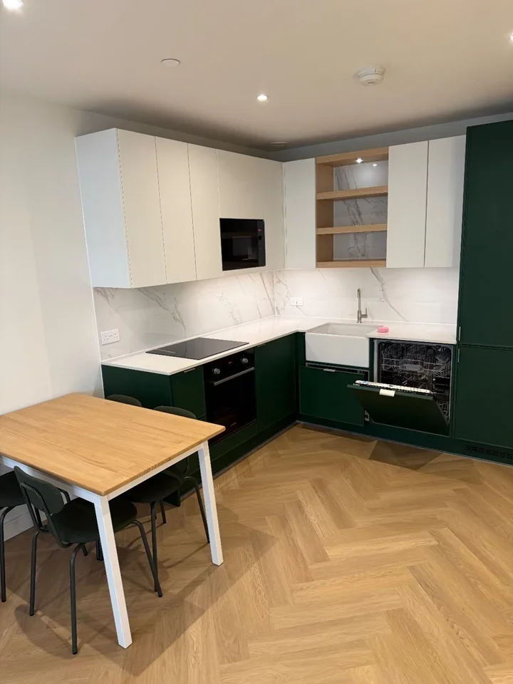 Flat Hoy Close in Greater London