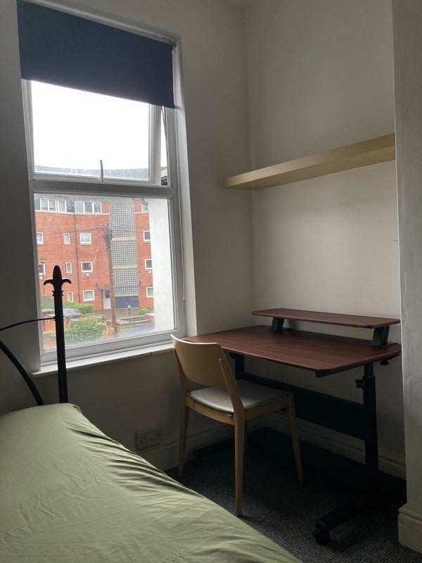Room Castle Road in Nottingham