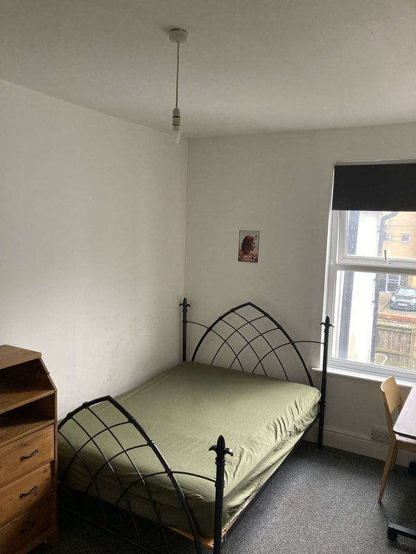 Room Castle Road in Nottingham