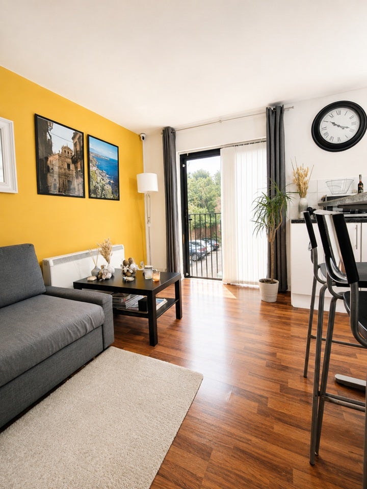 Flat Tinniswood Close in Greater London