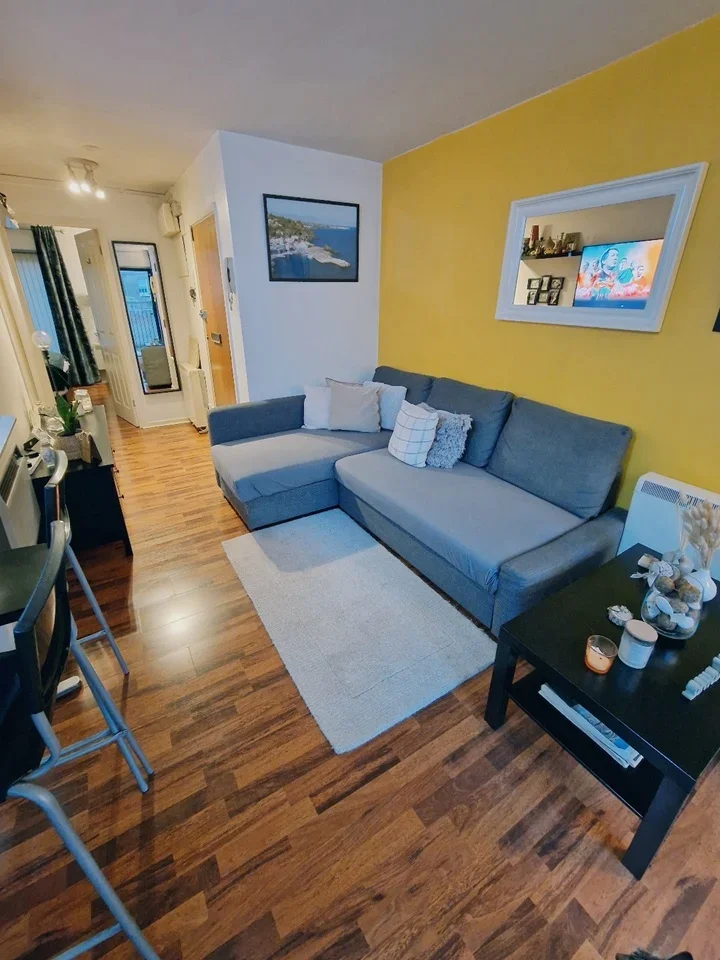 Flat Tinniswood Close in Greater London